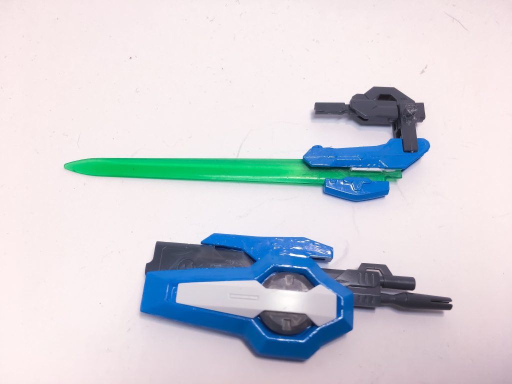 その気になればソード部とシールド部、分離して使用可能である(シールド部にはグリップが無いため、持つ事が出来ない)