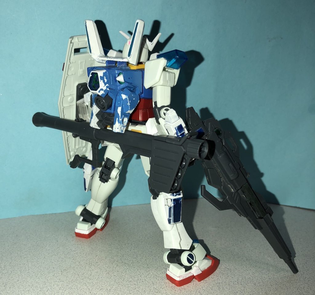 リアビュー。
ランドセルにはAGEシステムとGNドライヴを備える。伴って、上面にはビームサーベルに代わり、ブロードアンテナが突き出している。
ランドセル下部にはハードポイントも存在する。