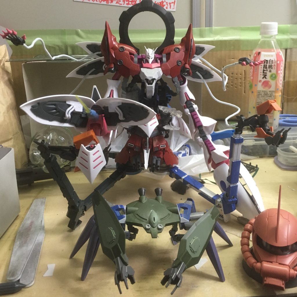 自分は触手好きなのを失念しており、ゾクトリア(初めて作った拠点防衛用ゲテモノMA)には生やせなかった反動からから気がつけば触手が生えてました。