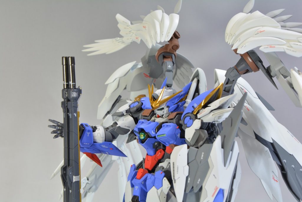 ゴールドのメッキパーツは一度剥がして塗装し直してあります。