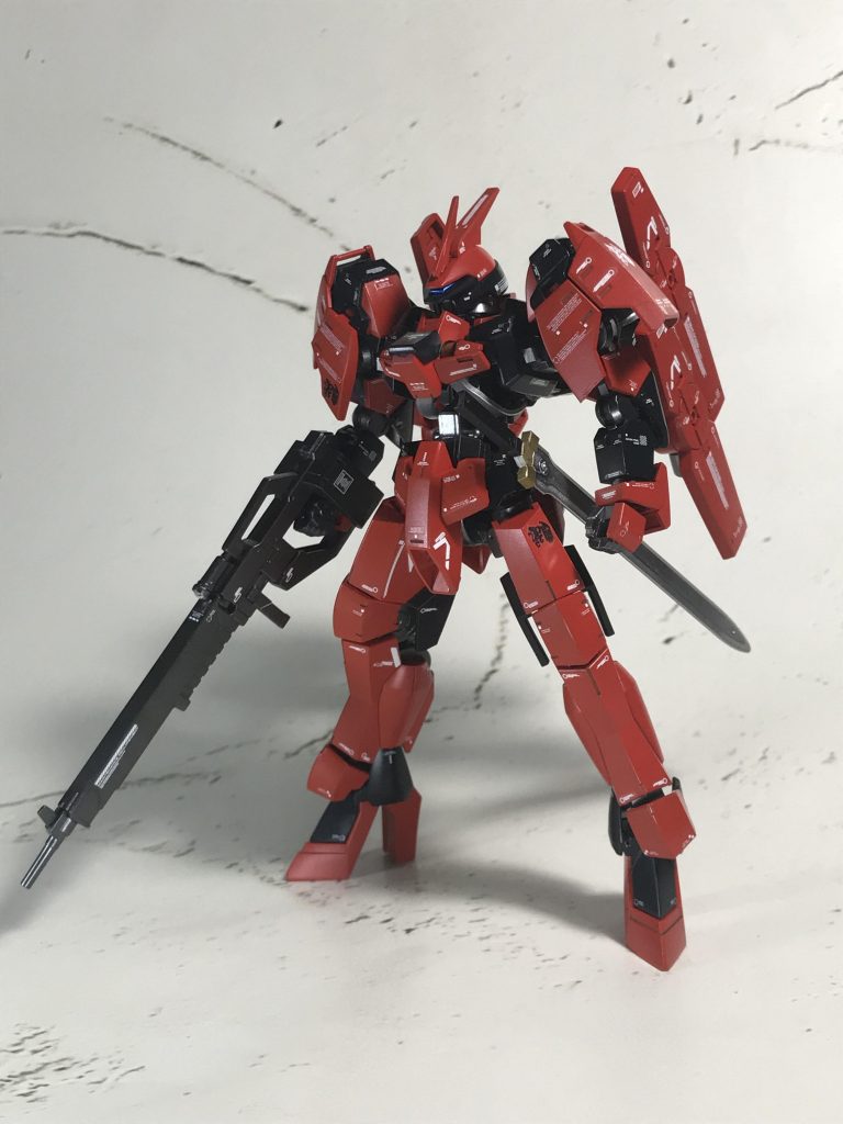 フロントショット
主にシュバルベとリッターのミキシングにジャンクパーツから適当に。
頭部のトサカはHGクランシェカスタムから。