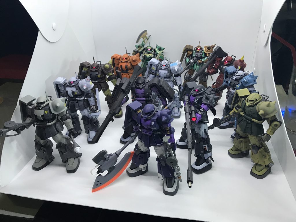 ジオンオフ会の皆さんのザク集めて集合写真。