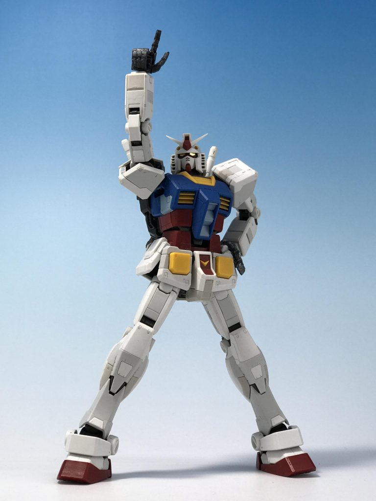 ## ラストシューティング完全版(嘘)
これをつくった時は、プラモなんて十数年ぶり…という状態だったので、普通に組み立てた後、スミ入れしてシール貼ってつや消し吹いただけです。
それでこんなになるんだから、RGってすごいな!プラモすごいな!
──と感動してしまったのが、底なし沼の入り口でした。