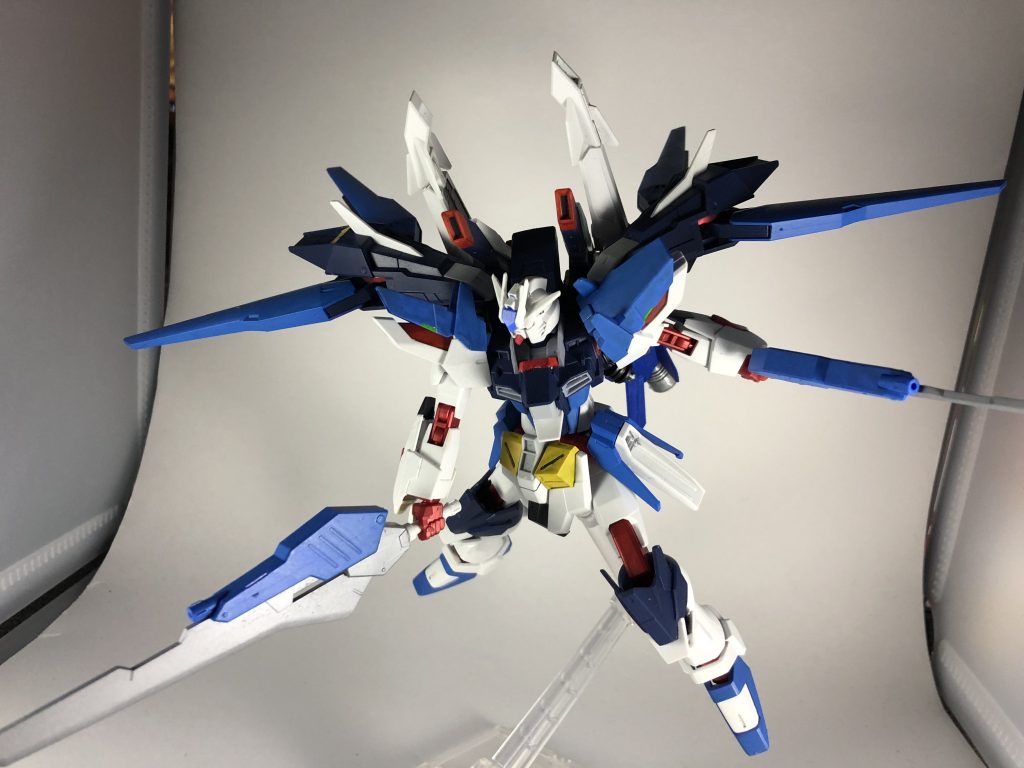 バックパック下部に接続されている実体剣