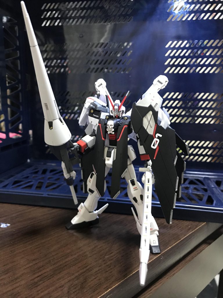 カラーは黒赤白でまとめてみました。