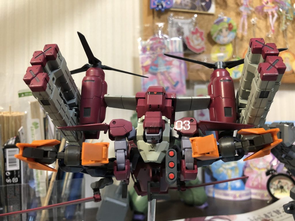 ユーゴー足をつけています。
赤色はMSシャアレッドです。