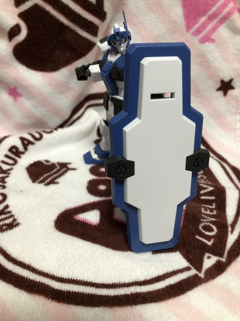 シールドバルカン
その名の通り大型シールドにバルカン砲が付いてます