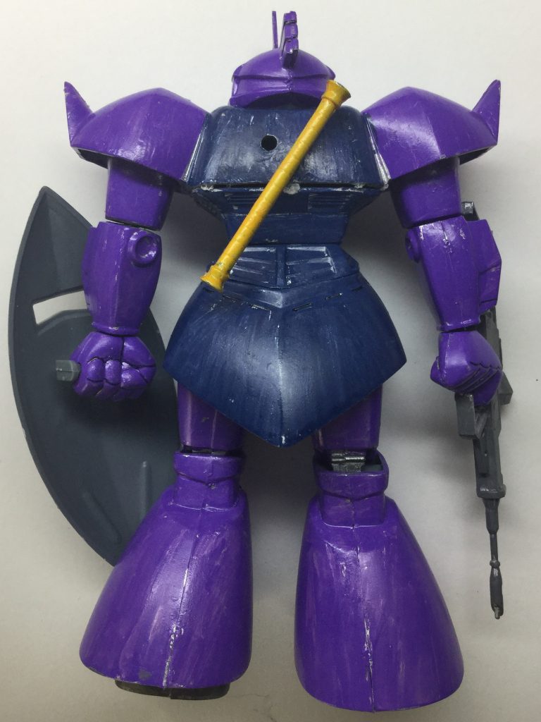 背面から。
そういえば、シールド裏未塗装でしたね。