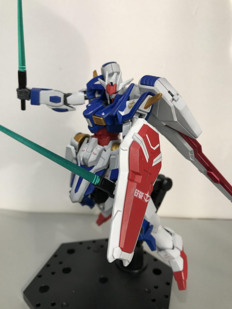 機動性を活かしてビームサーベルでの接近戦。一気に間合いを詰めて切り裂きます!