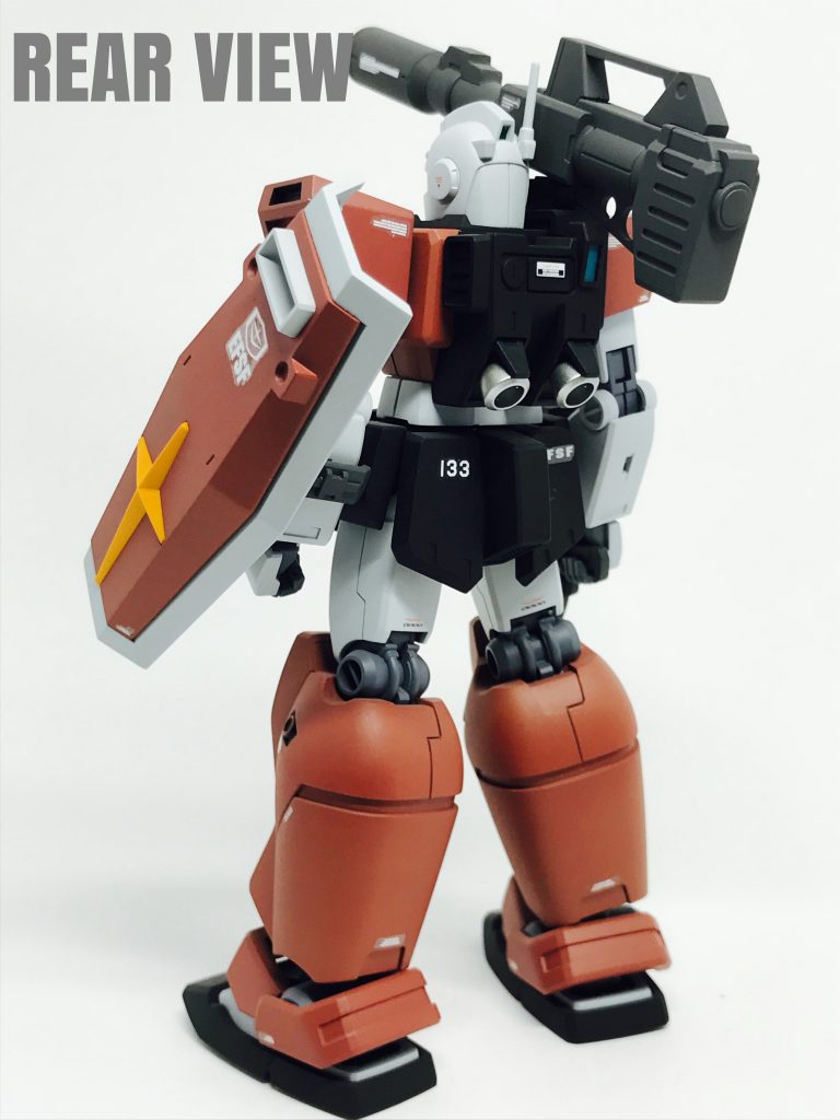 機体本体自体のミキシング加工は 
流用性の高いパーツを使ったので、
大した事は無かったのですが、
キャノン基部は手間が掛かりました。
納得出来る形状を出すまで何度トライ
アンド エラーを繰り返した事か！
多分 今同じ事をやれと言っても出来ない
でしょうね。(￣◇￣;)