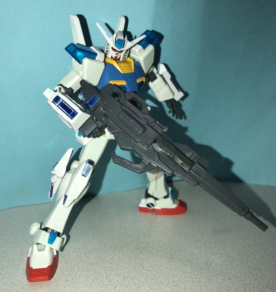 アドヴァンスド・ビームライフル
ヴェスバーをベースにGNビームライフル、ドッズライフルの技術を取り入れて作られており、GN粒子由来のビームを放つ。出力と収束率の無段階変更が可能で、収束ビームにはDODS効果が付加される。