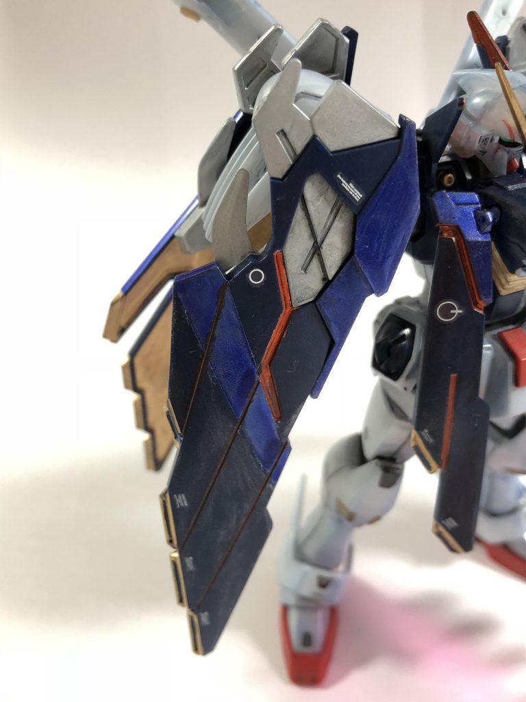 マントは一部マスキングしてメタリックカラーに  ちょっと雑だけど…