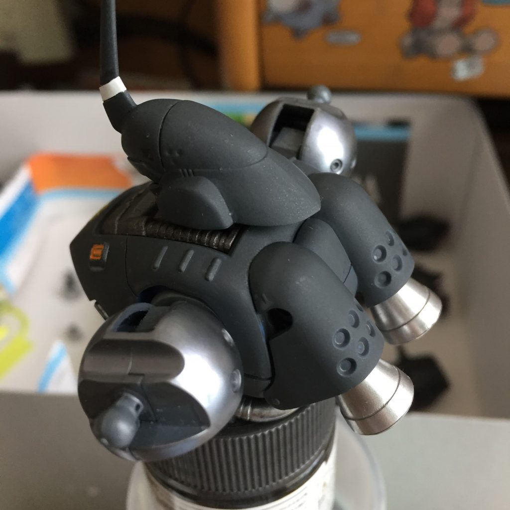 デカール作業直前。ケンプファーは「帰還を想定していない」らしいので、整備目的のマーキングは最小限に。