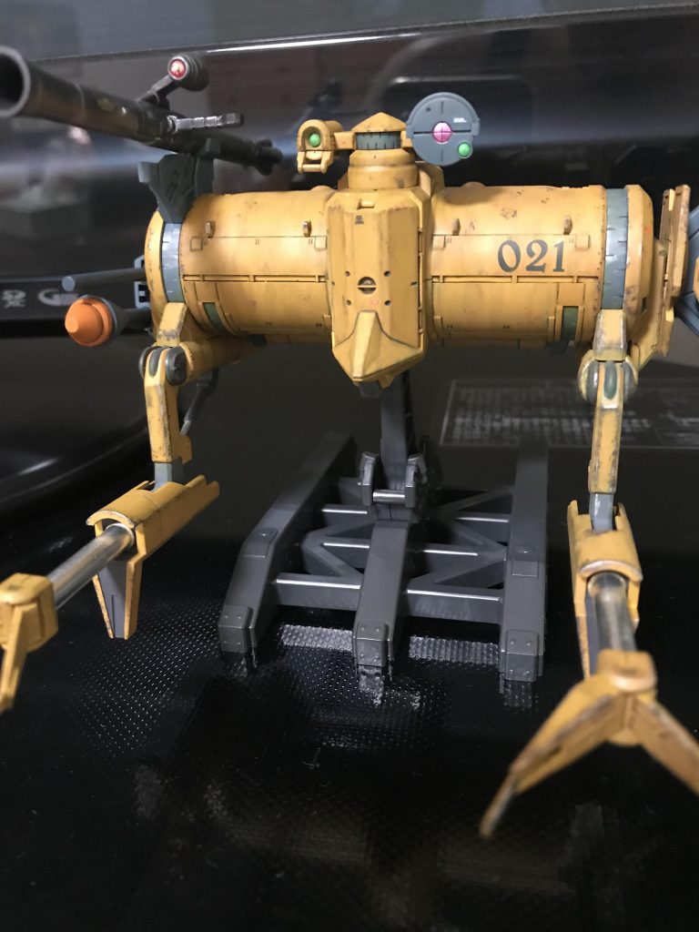 マニピュレーターのシリンダー部はプラパイプで作り直してからダイソーの  アルミテープ を貼りました。この素材、安くて使いやすくてオススメです。
結果マニピュレーター基部で回転軸が一つ増やせました。