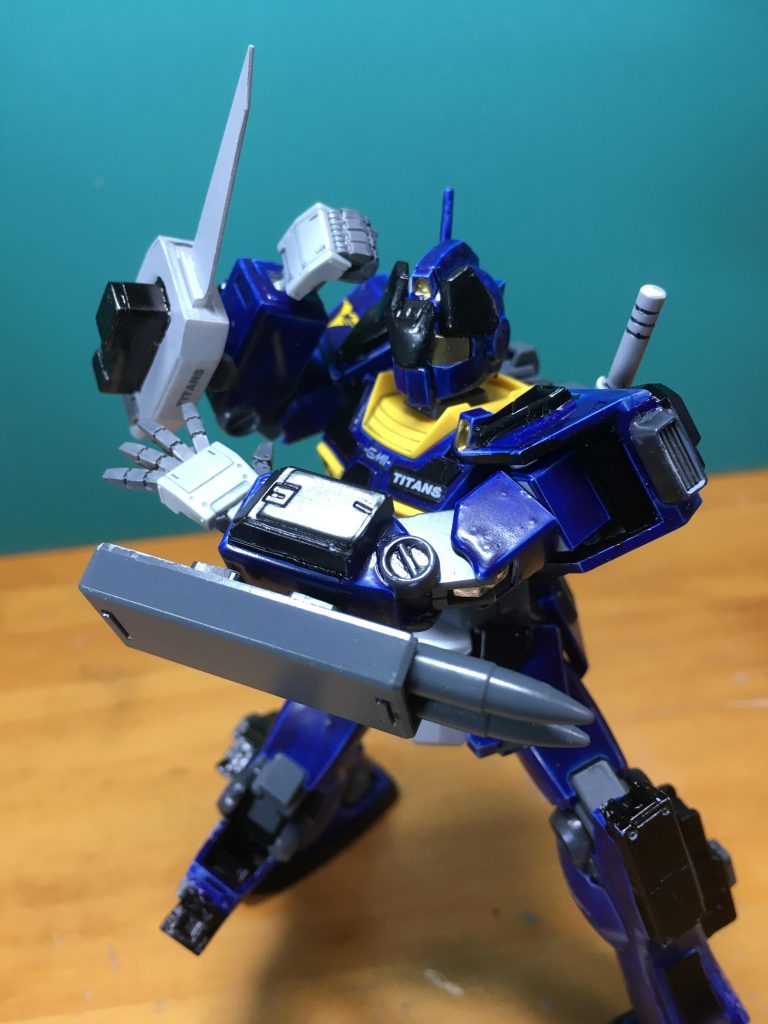 スパイク・シールドはジム・ストライカーの使用品を簡略化・小型化している。