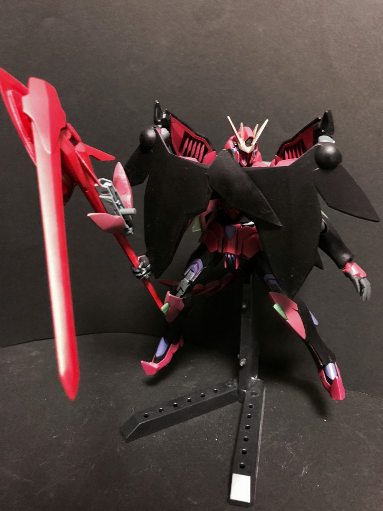 サイズモード
鎌のような形にすることもでき、上述のクロークも合わせてデスサイズを思わせる姿となる。なおこの兵装を作ったことにより本体の尻尾はギラーガのものとなり、より猛々しさが増すことになった。