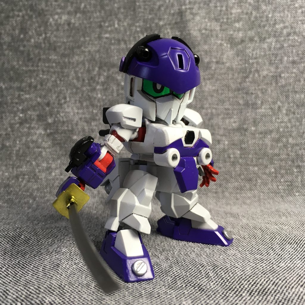 軽装タイプ。掌は関節の色に合わせてガイアカラーのフレイムレッドで塗装しました。