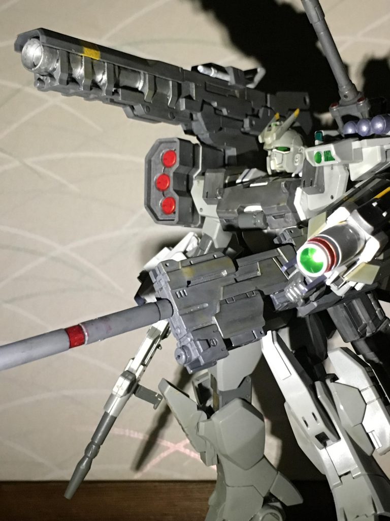 大型バズーカを装備した遠距離支援装備です。