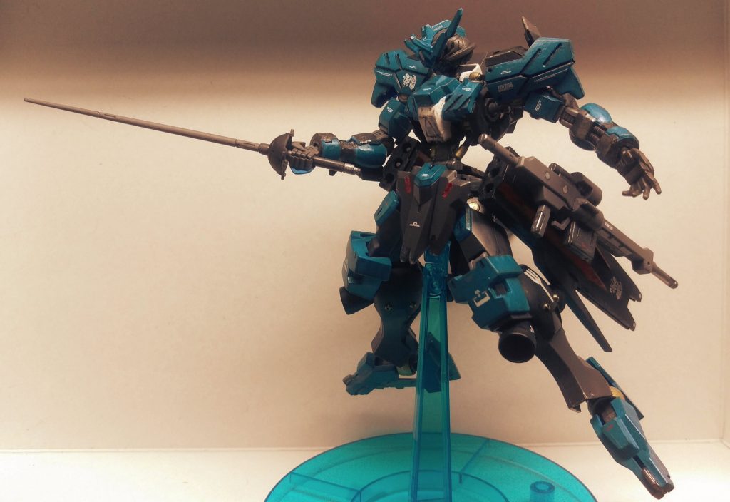 ヴィダール自体がかっこいい機体なので、少し色をかえてプチ改造するだけで相当かっこよくなります。