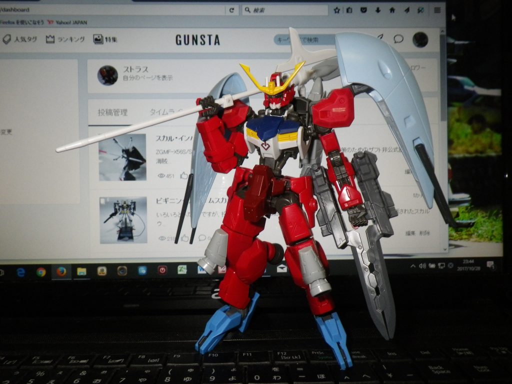 制作中の写真です。
この時はアスタロト・オリジンの頭部パーツを使ってましたが、パーツを紛失したため、ヴィダールのパーツに差し替えました。