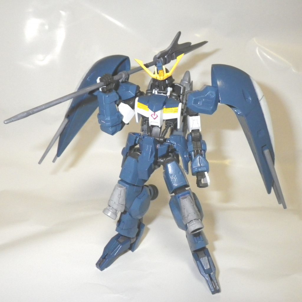 全身像です。元ネタの悪魔フォルネウスの姿がサメやエイの姿と言われていることや友人と話して、「アビス」なら水陸両用機だからちょうどいいのでは? ということで、アビスのパーツを用いてます。