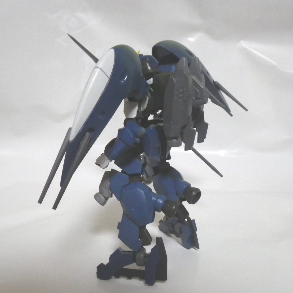 バックパックにはビルダーズパーツ・マリンのバックパックを使っています。
アンテナはサメモチーフということで、ブレードアンテナを付けています。