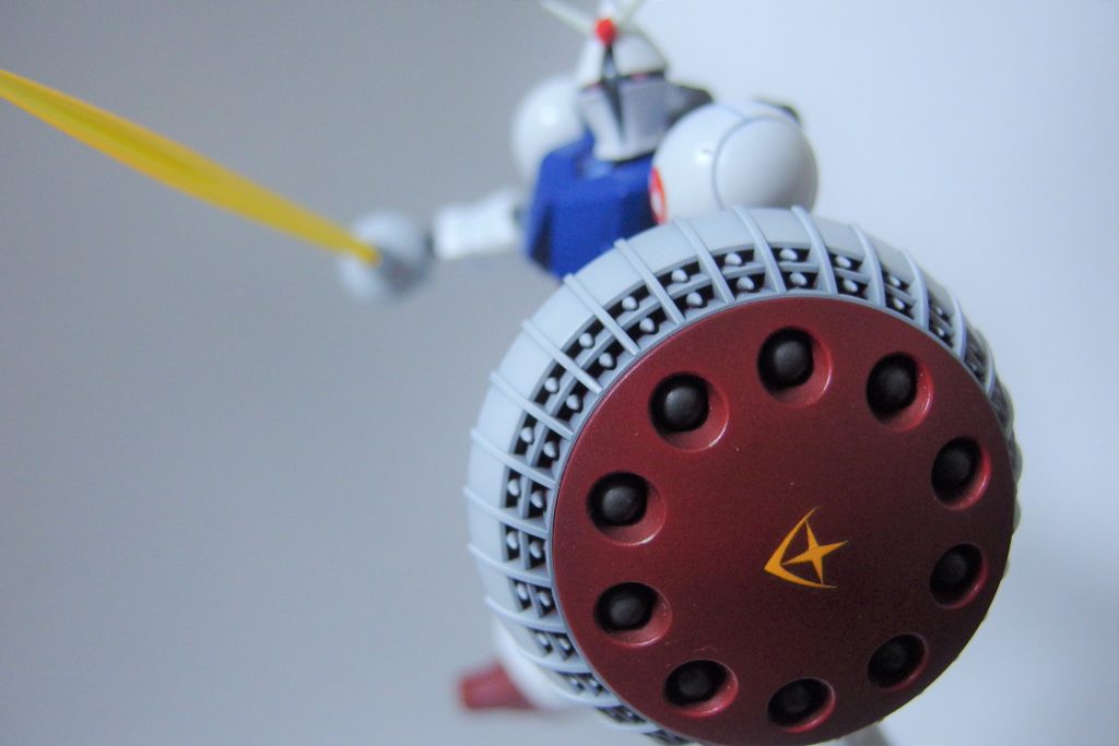 ガンd...ギャンダムなので盾にも連邦マーク！