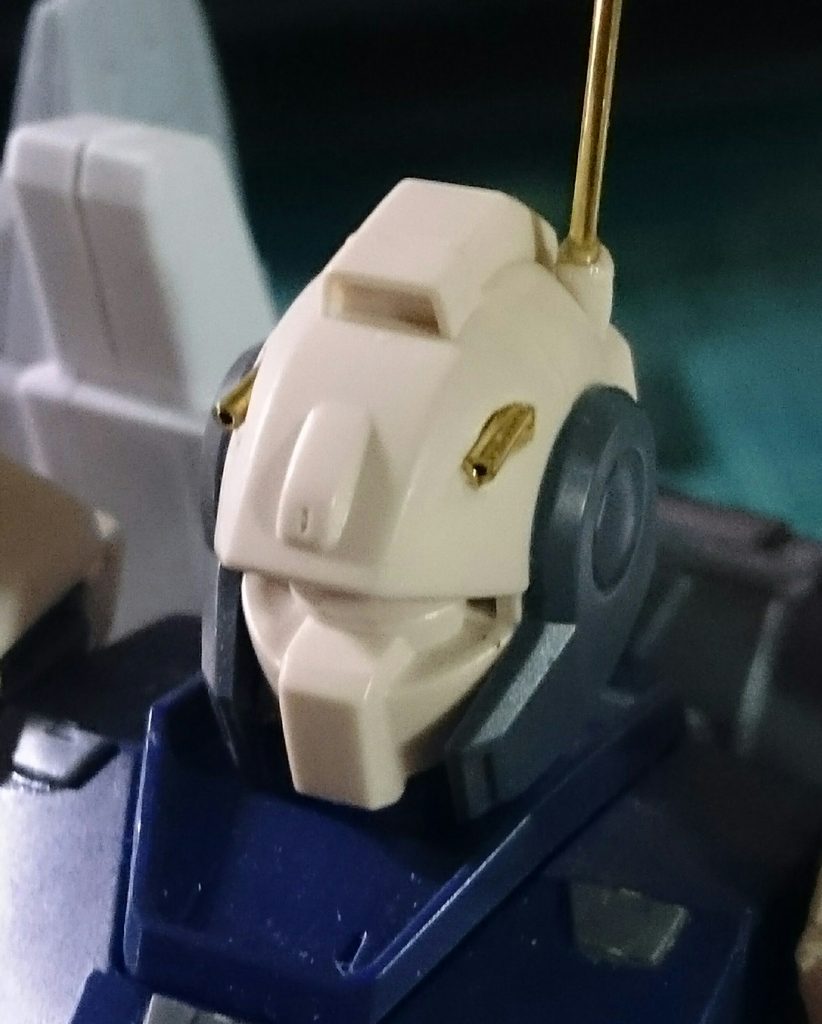 バルカン穴は当初開口するだけだったのですが制作途中で欠けてしまい穴の開いた真鍮線で置き換えました。