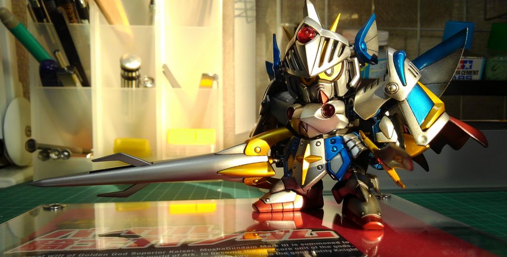 偶然撮れた夕日に染まる、バーサルナイトガンダム。