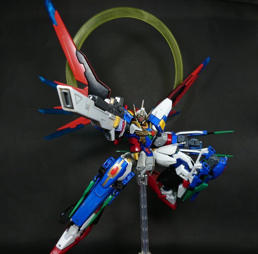 デスティニーのイメージを受け継ぎつつ、長年の改造の中で拡張性や武装強化を施されています
 長年の改造の中で、多種多様の装備を取捨選択した結果ですね
 個人的に光輪エフェクトがお気に入りです