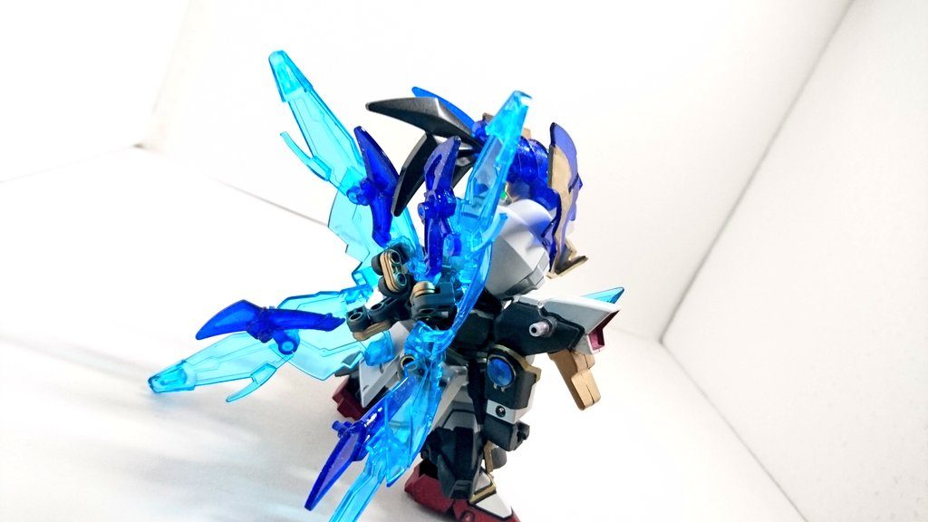 おせなか(イケメン)
背中の大将軍ウィング(仮)がかなりお気に入りです。
肩の3mm凸はなんかに使えそうで勿体なくてそのままにされているものです。