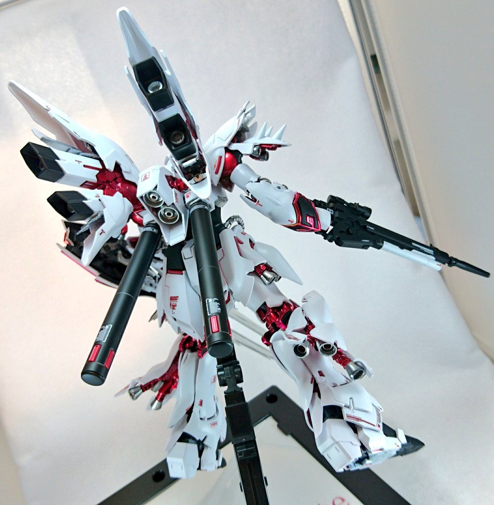 スラスター・動力パイプにも使用してメタルパーツ感を出しました