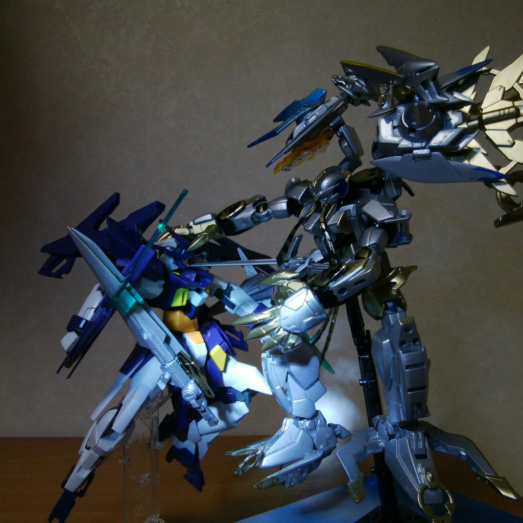 今回、模型屋さんのイベントにてダブルオーダイバーを使ったコンテスト用に作成しました。
好きなナドレの顔に置き換えて、自分の好きな世界観を形にしてみました。
カタール、爪、今回やられ役になっているチャンピオンのマグナムも勿論好きな機体です。
チャンピオンの存在がなかったら構造上に生まれなかったとも思います。
ありがとうチャンピオン、
ありがとう模型屋さん。
打倒チャンピオン出来ました!(≧∇≦)b
2018/7/17