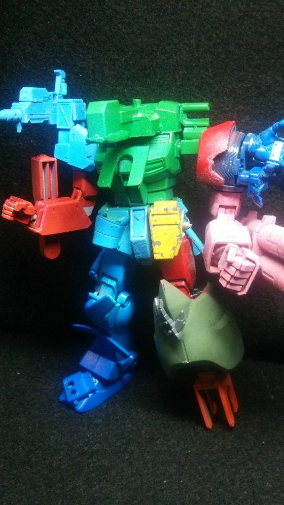 基本的には「ジャンク」の「怨念」なのでジャンクパーツの寄せ集めです。体はジム寒冷地仕様、脚はズゴック、腕はタイタスといろんなパーツを使ってます。