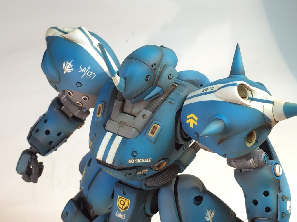 肩や胴のラインは、特殊な作戦にて運用される機体に使われる塗装というオラ設定。