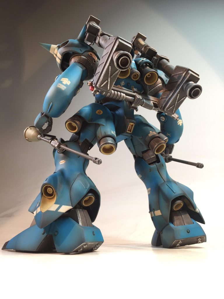 フル装備の背面煽りの迫力は、ケンプファーの特権ですよね。