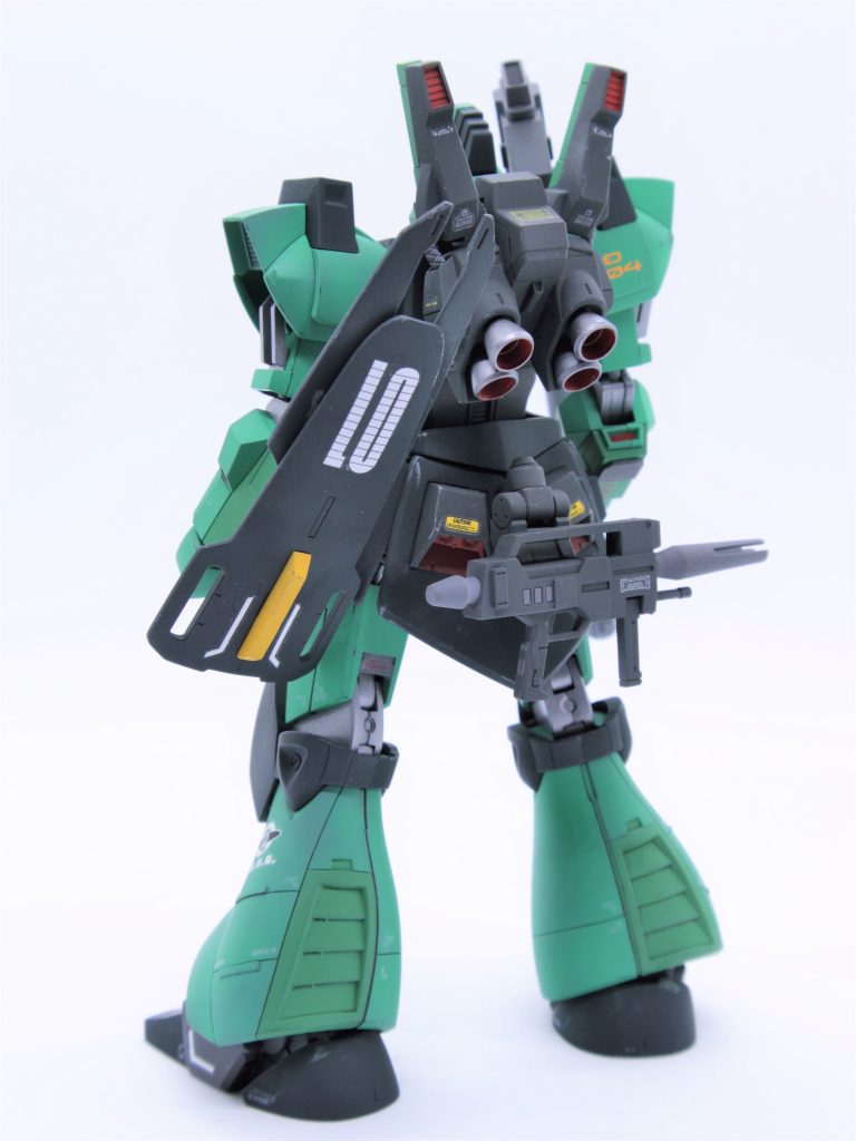 MkⅡのバックパックはプラ棒で固定してありますが、その他の武装の固定にはネオジム磁石を使ってます
背中側の腰にハードポイントを作り、画像ではライフルですがバズーカやシールドも付けられます