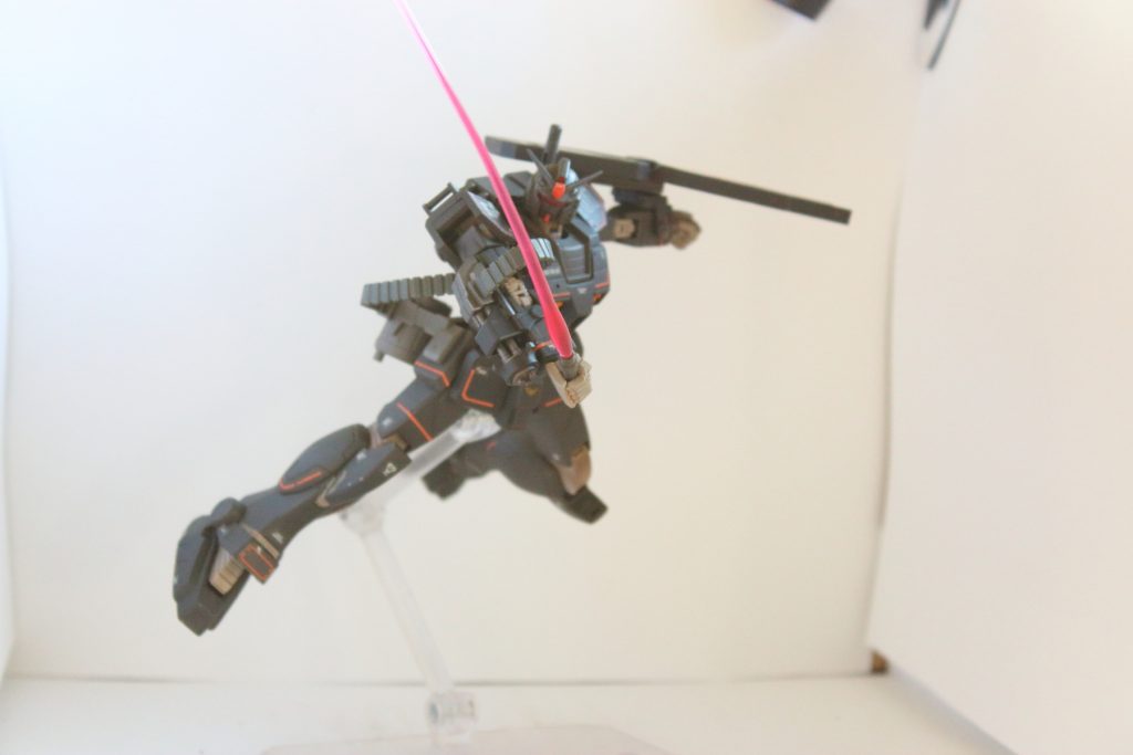 (´・ω・｀)サーベル、目に焦点が合ってなくてサーベルに焦点があったので機体自体はぼやけてます