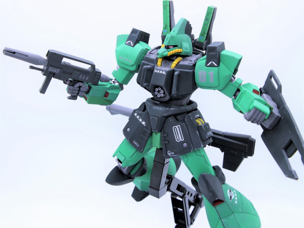 宇宙戦仕様なのでウェザリングは塗装剥げ程度に抑えてみました
ツインアイはディジェの設定から引っ張ってきたものです