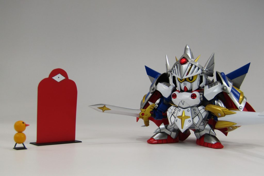 肩鎧にマント増設。
おまけでコミックワールドに登場するマントくんをプラ材の切り出しで制作。実はこれが一番作るの大変でした・・・(;´Д`)