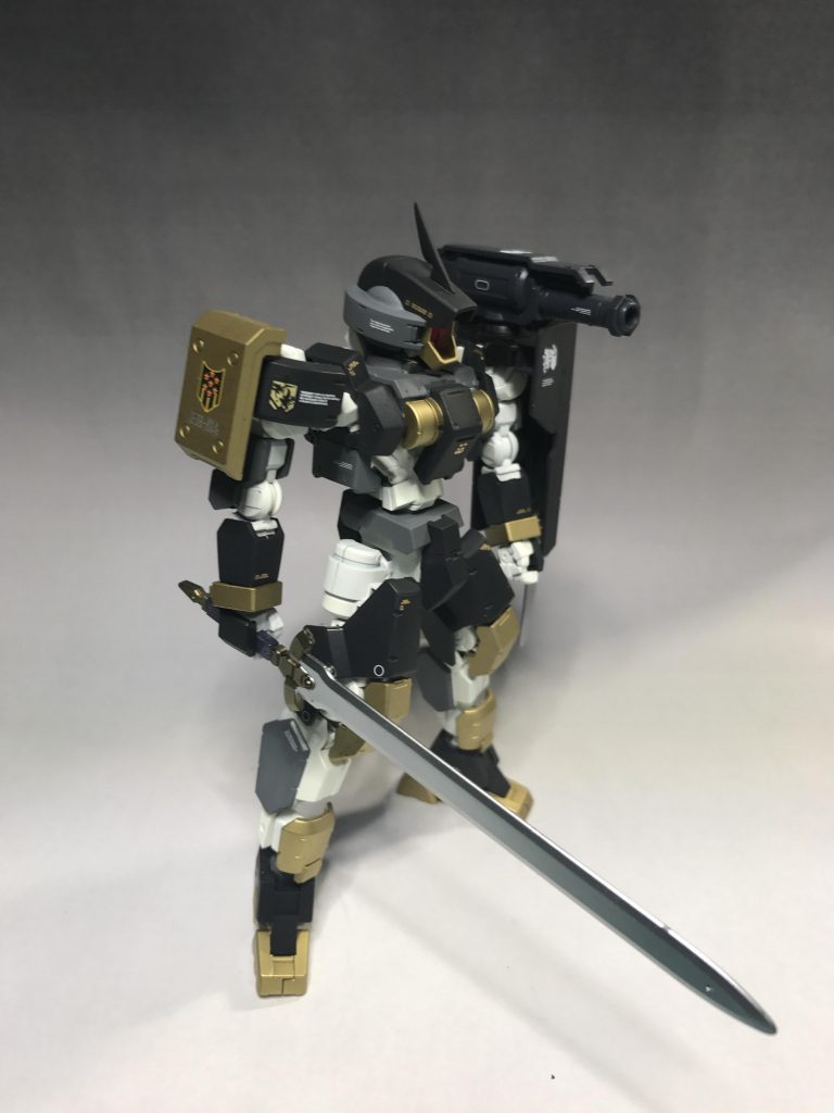 フレームの白は、謹慎中にイオクくんが着ていた白シャツのイメージ。