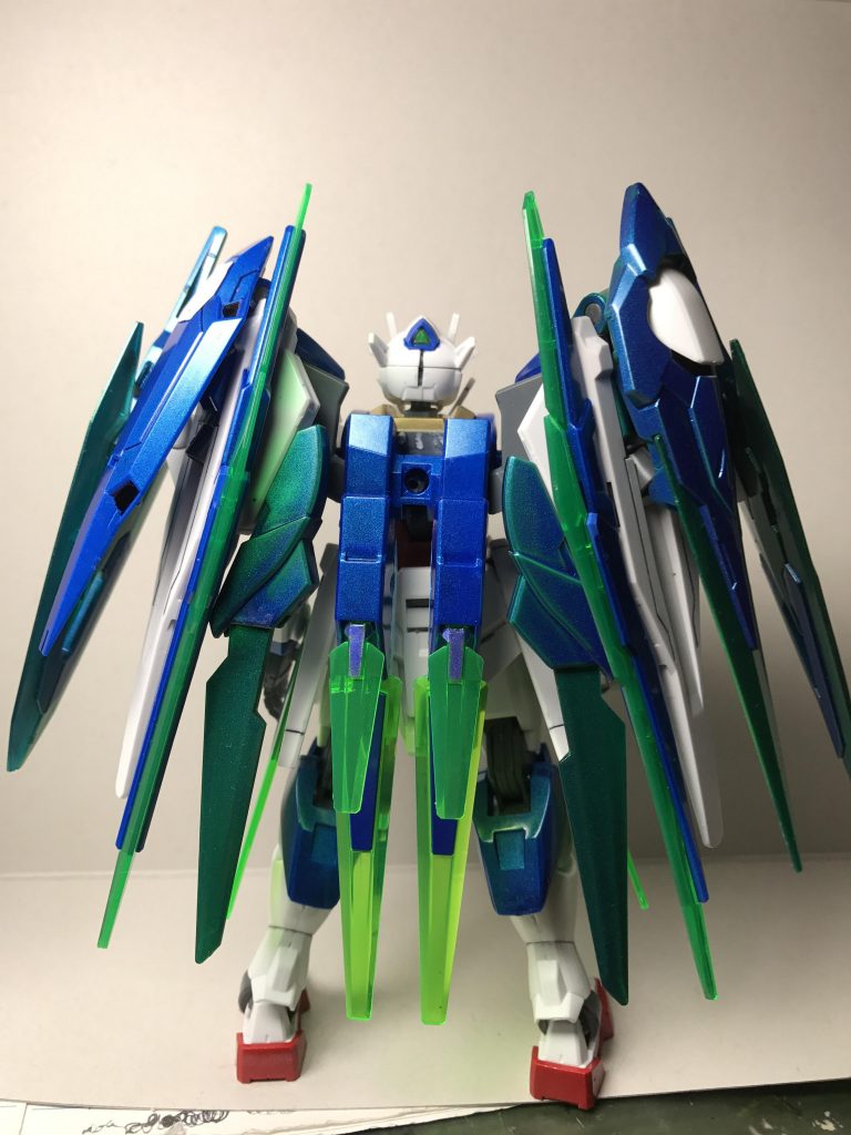 後ろのダブルオーガンダムの背中をくっ付けるのに時間がかかってしまったw
よく背中のCファンネルとれますw
