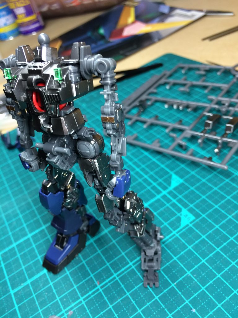 内部フレームもできる限り塗装しました。八割方装甲で見えなくなるんですが、完成した時にちらっと見えるのが良い感じになるかと思いがんばってみました。