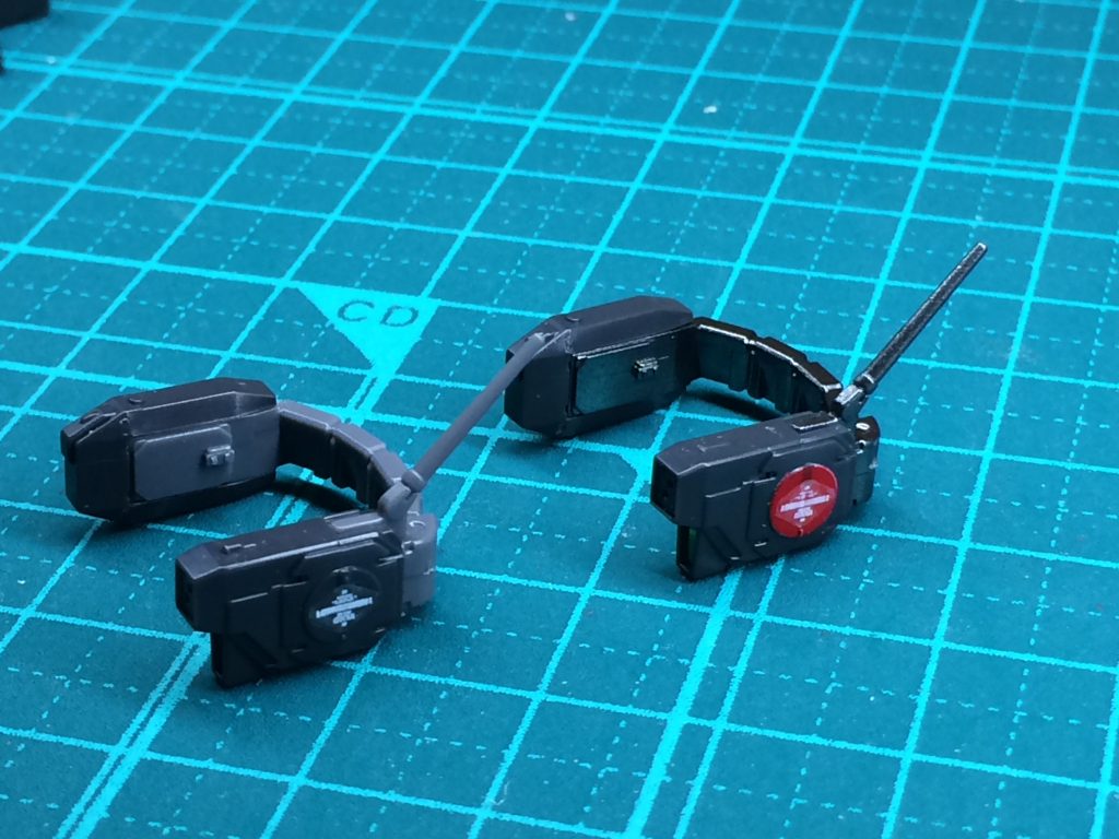 頭部センサーですが、設定では赤が入ってるのでここもマスキング→白サフ→塗装。
それにしてもエアブラシって凄いよね。
金属色が本当に綺麗に出る。（ガイアのスターブライトアイアン使用）