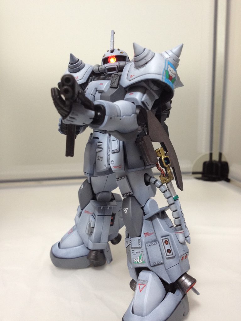 マシンガン装備2。モノアイはLED電飾化。