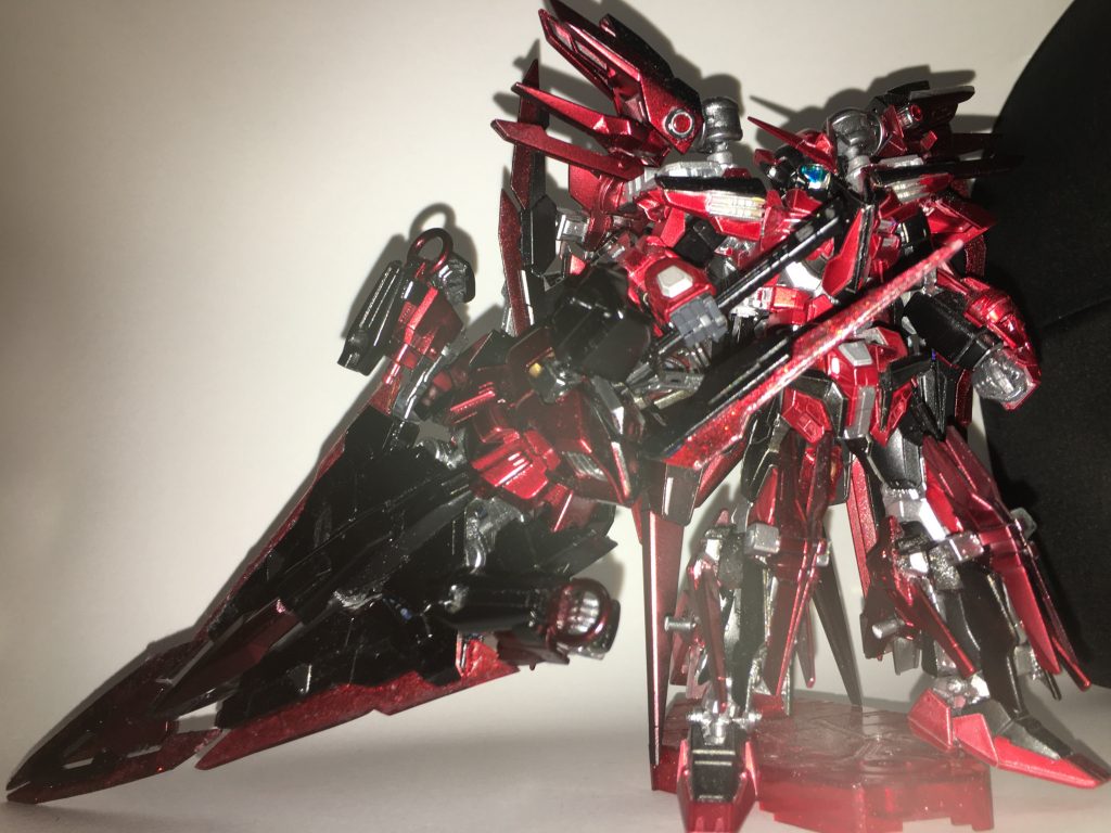 過去作BLADETシリーズと似通った部分を持たせつつ、カラーリング配置や外見のシンプルさ等の面で対となるように考えました。