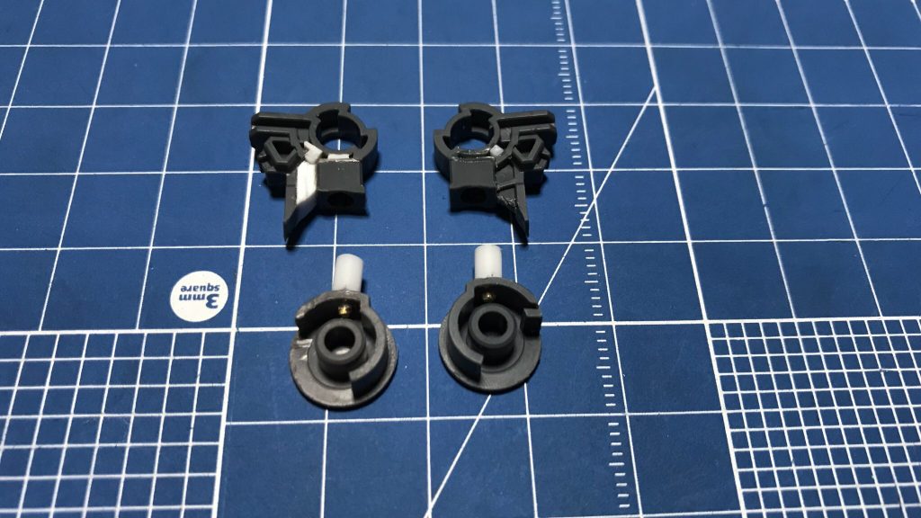 製作工程その3
膝のヨー軸追加はこんな感じにしています。プラ棒の受けはビルダーズパーツの余りを利用しました。
以上となります!ご覧頂き有難うございました!!