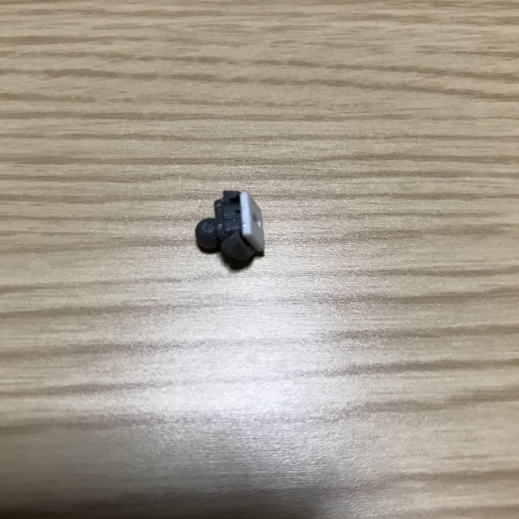 製作工程その2
頑張って作った胸を首に付けるアタッチメント