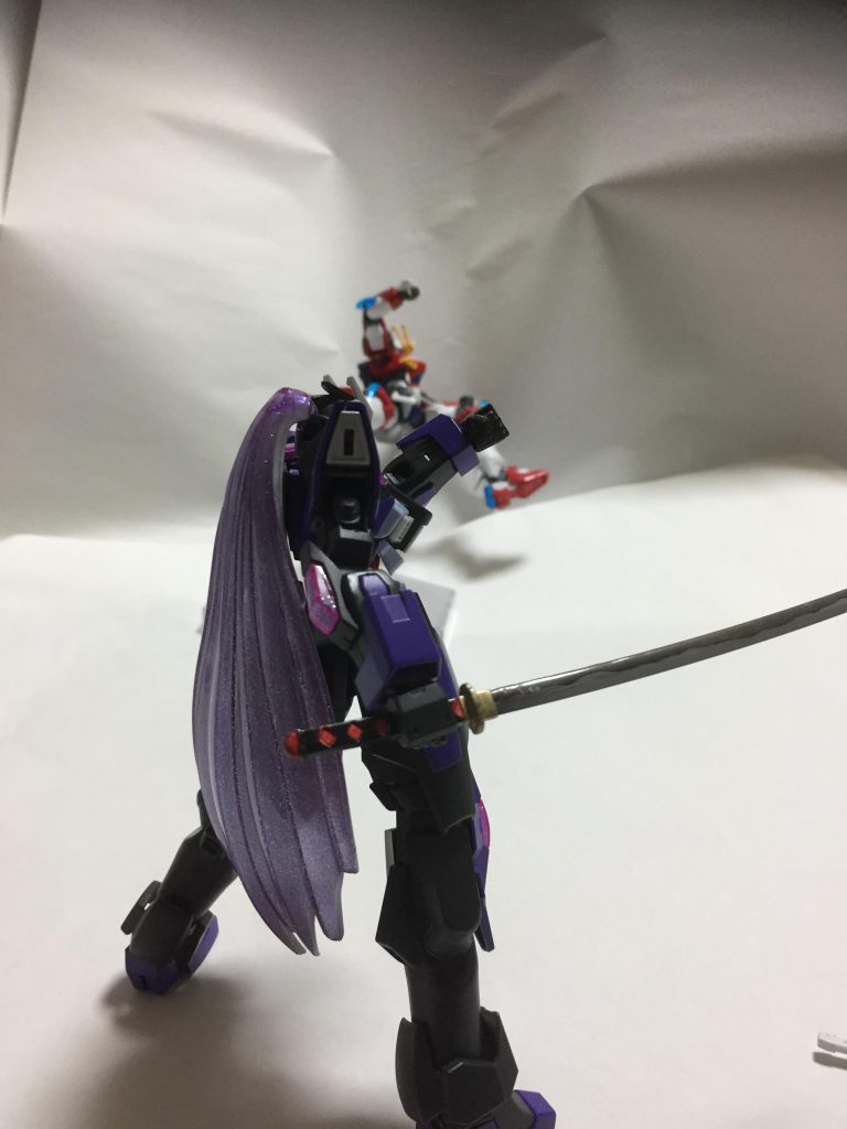 ということで、年度が代わりセカイの大会をみにきてみたら、あらまびっくり機体がそっくりそのまま変わっているではあーりませんか・・・
これはいかんと思い、セカイの機体、試合を見て自身のディナイアルガンダムにも自身なりに再度調整を加えることにしたジュン兄。