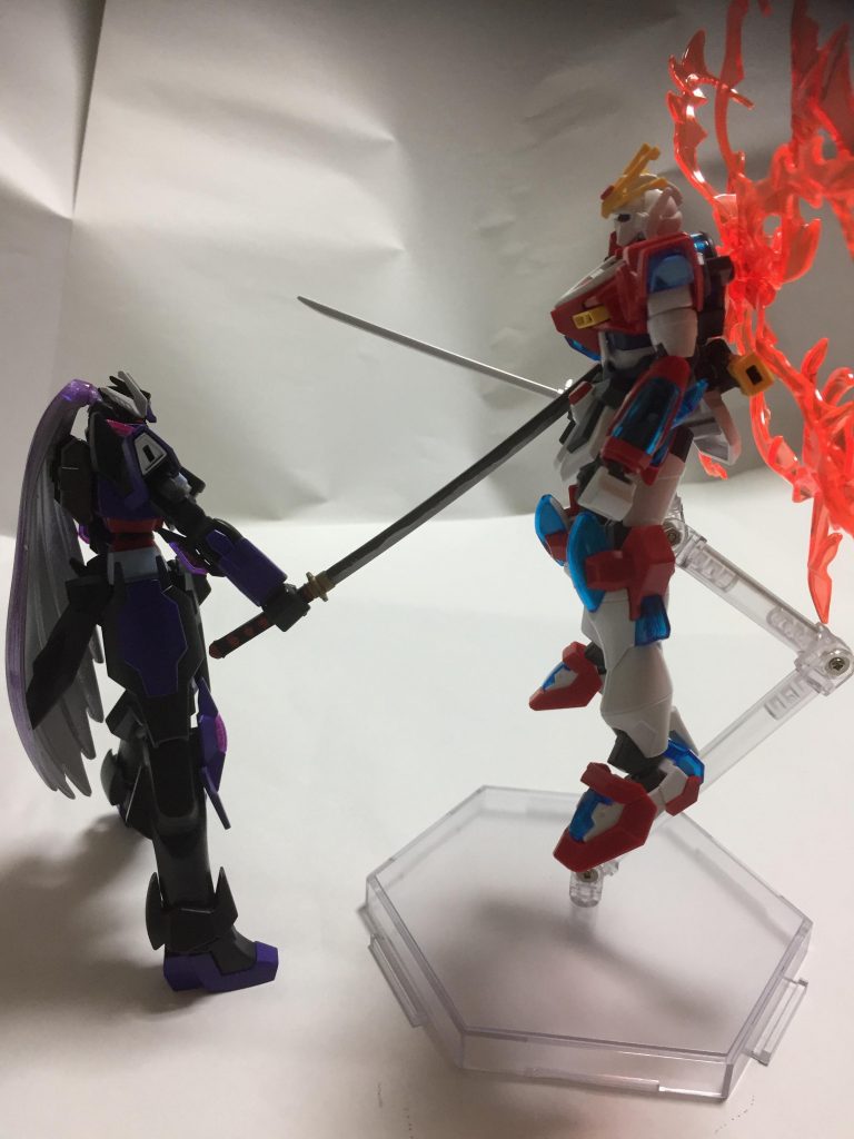 さあ、自分が作ったガンプラが空中分解して首が飛んでいくとか新しい攻撃方法にならねえかな、とか強がってみたけど、とっても凹んだジュン兄。チームメイトと教師がガチで心配してやけに優しくなるという余計ミジメな思いをしながらも、少しだけチームの仲がよくなって結果オーライみたいな状態になりました。
でも、チームメイトのアブルホール使ってる名前なんだっけ?の一言がジュン兄を呪いから解放してくれました。